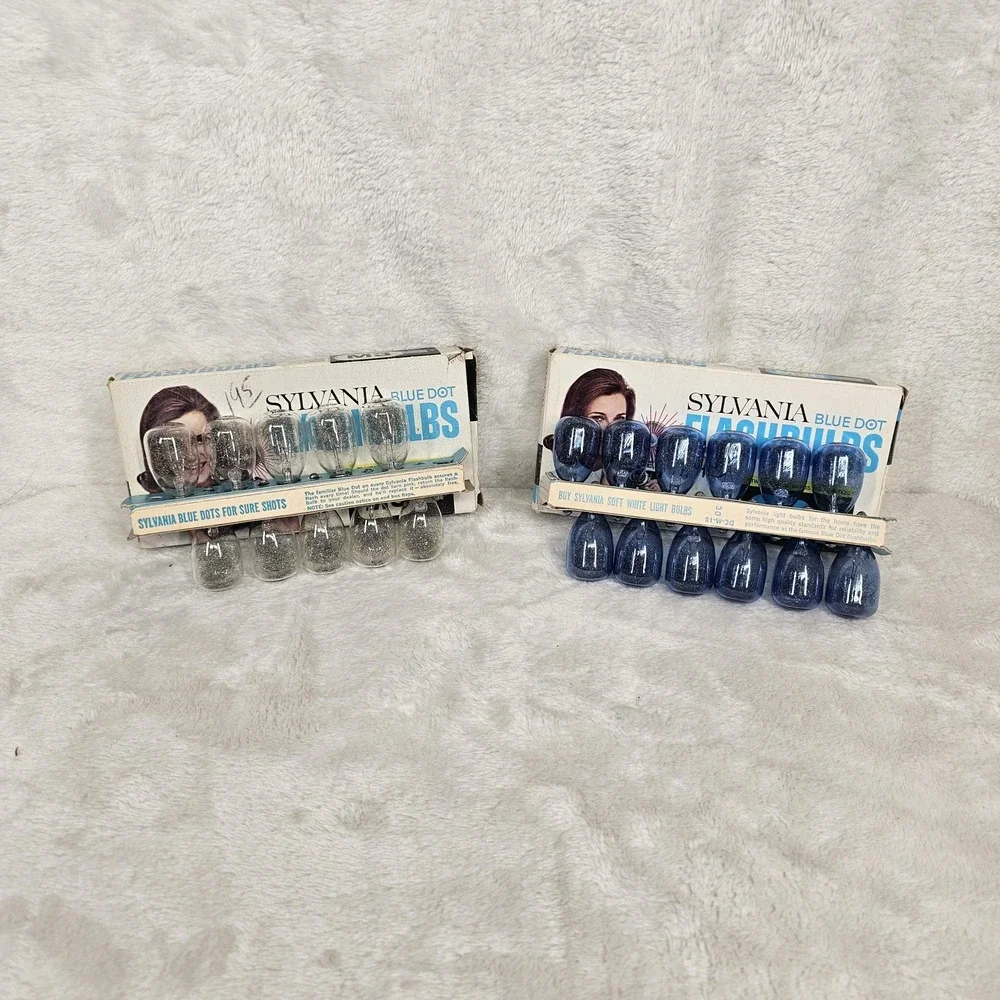 Vintage Sylvania Blue Dot Flashbulbs M3B M3 Lot of 22 Camera Bulbs Made in USA‎